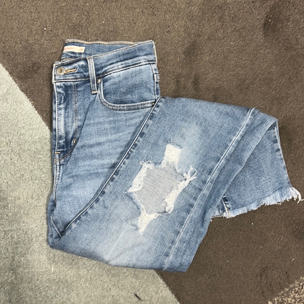 Levis Ankle Cut Straight Jeans